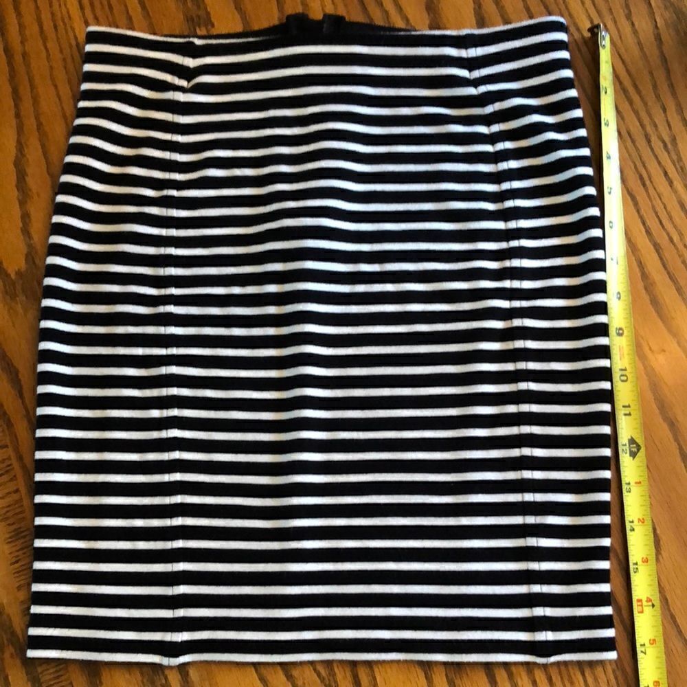 Armani Exchange women’s small striped mini skirt